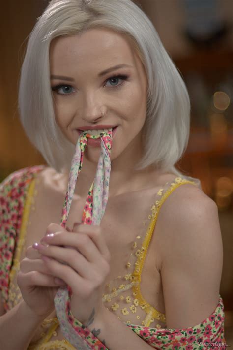 Shalina Devine And Zazie Skymm Dive Deep Into Their Sexual Desires MILF Fox