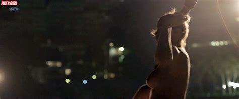 Naked Leticia Brédice in Museo