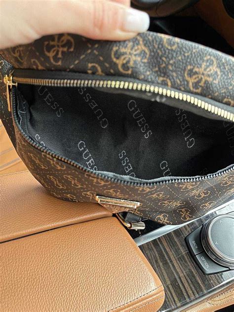 Коричневая сумка через плечо Guess Стильная женская бананка Гесс: 1 349 ...