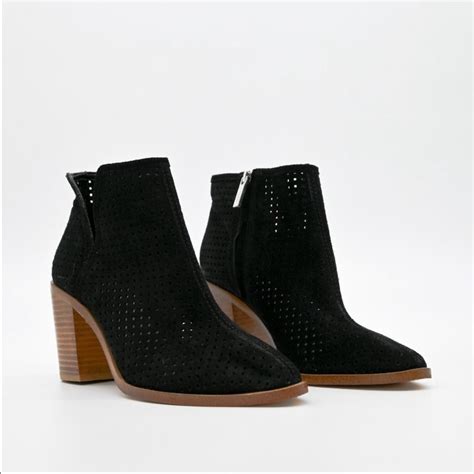 1 State Larocka Black Perforated Suede Bootie 9m Gem