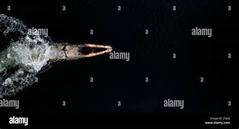 Dunkelblauer bikini Fotos und Bildmaterial in hoher Auflösung Alamy