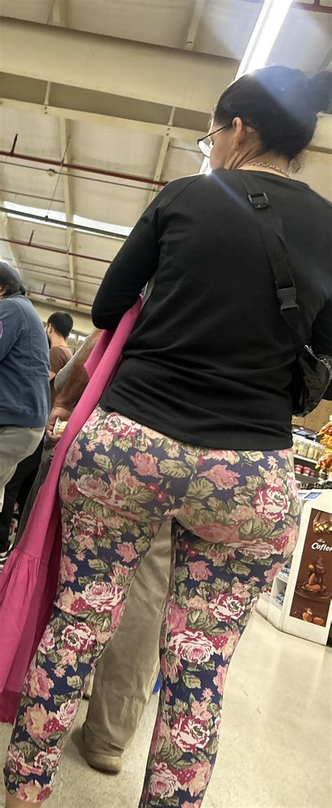 Incredible Latina In Flower Spandex Oc Spandex Leggings Yoga Pants Forum