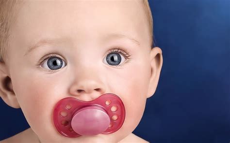 Пустышка для новорожденного: 5 критериев выбора, 5 лучших сосок