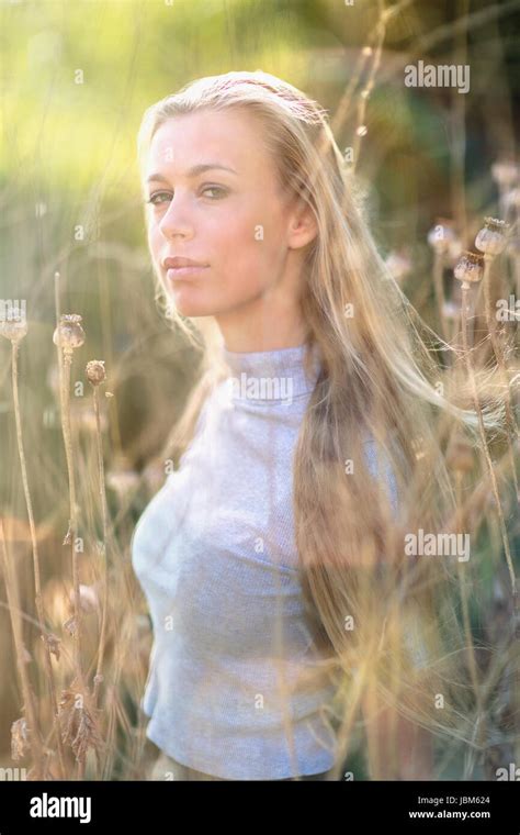 Fille Blonde Cheveux Long Banque De Photographies Et Dimages Haute R Solution Alamy