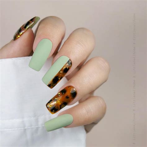 20 Sage Green Nails - Sweet Money Bee