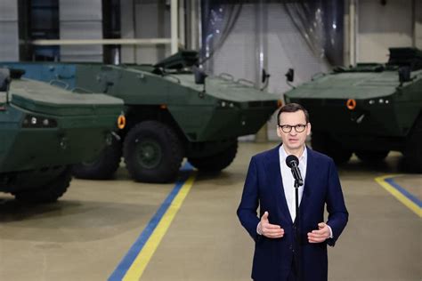 Morawiecki na Śląsku W Siemianowicach będzie produkowany Rosomak dla