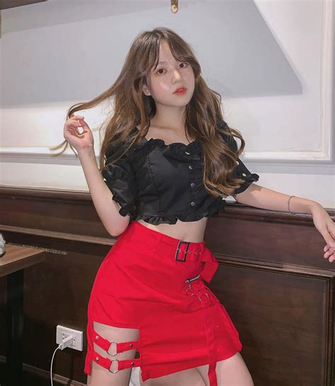 Ba Hot Girl D Nh Tin N L B N G I M I C A Quang H I