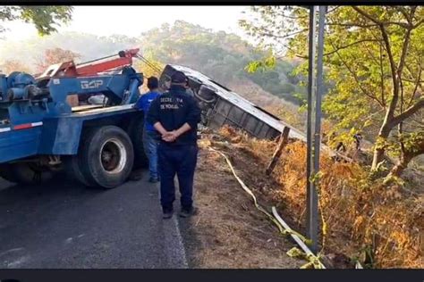 18 Muertos Y 33 Heridos En Accidente De Autobús En Nayarit