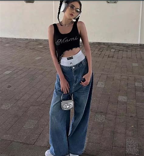 Rò rỉ clip hậu trường Ngọc Trinh chụp bikini dân tình lo lắng sợ lộ hàng chỉ vì một hành động