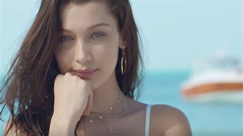 Bella Hadid S Fyre Festival Comments Might Console Fans Marie Claire