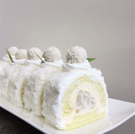 Japanese Roll Cake Japanese Sweets Vanilla Swiss Roll Recipe Swiss