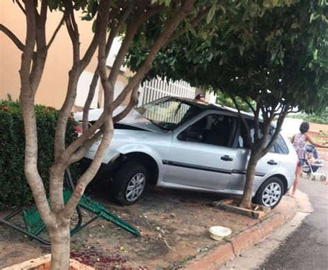 Homem Tem Corte Na Cabe A Depois De Ser Atropelado Na Frente De Casa Em