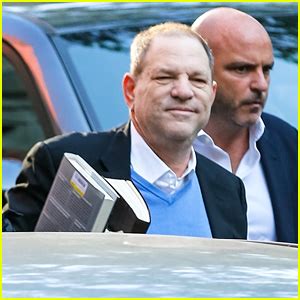 Harvey Weinstein Turns Himself In To Police To Face Sex Crime Charge In Nyc Harvey Weinstein