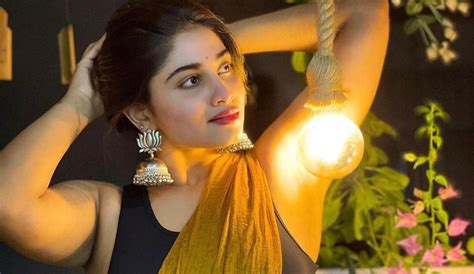 Shivani Narayanan Hot Black Dress Pics Are Stunning Just For Movie Freaks