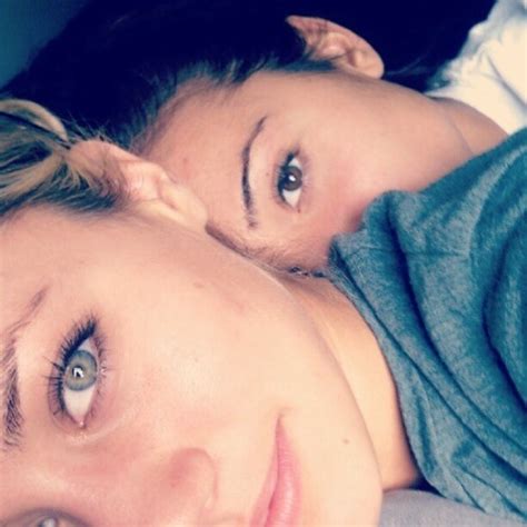 Lesbian Lesbianlove Lesbiancouple Lesbiankiss Lesbian Lgbt Love Lesbian Hot