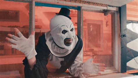 Terrifier 2 Fans Are Throwing Up Fainting Over Gory Horror Movie