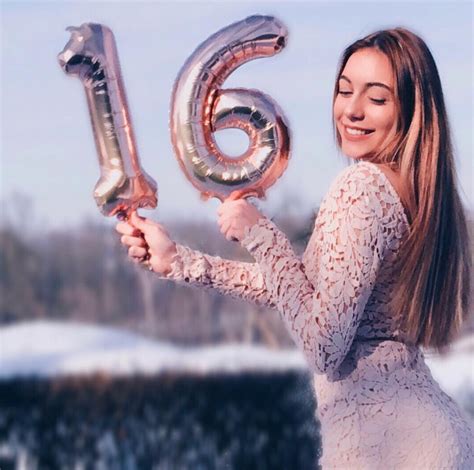 Sukienka Chloe Nude Lace Koronkowa piękność Girl Float Pool float