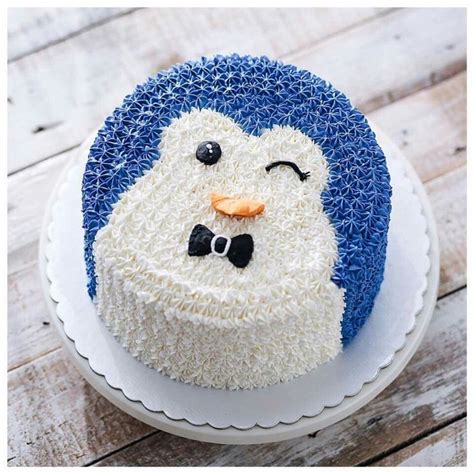 Cute Penguin Face Simple Design Piped Stars Cake Decorating