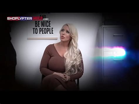 Mylf Impresionante milf hará cualquier cosa para sacar a su chica de problemas incluso