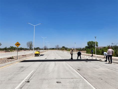 Tras arrancones instalan topes en el nuevo malecón de Culiacán de la