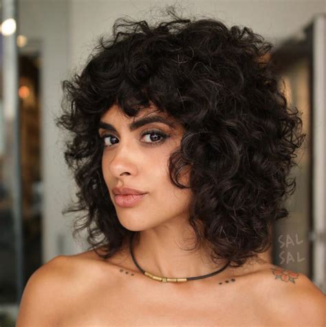 Capelli ricci: la guida per gestirli al meglio in base alla loro ...