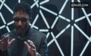 Kristen Stewart Vanessa Bayer Lesbian Scene In Saturday Night Live AZNude