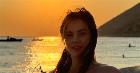 FOTO Natyrale dhe në superformë Olta Gixhari mahnit me bikini nga plazhi Lifestyle