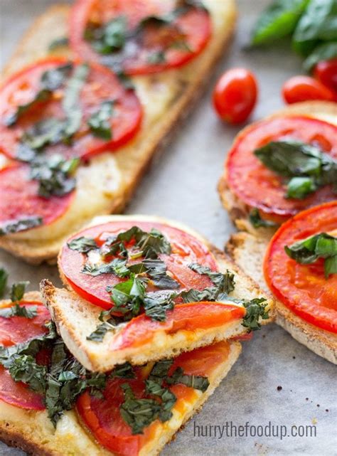 Tomato Mozzarella Bread 10 Min Vegetarian Hurry The Food Up