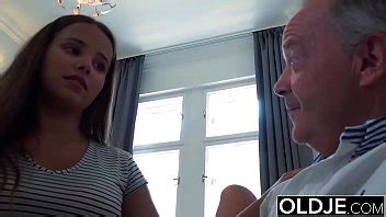 Viejo Joven De Tetas Grandes Da Titjob Y Recibe Facial Del Abuelo En La Cama XVIDEOS