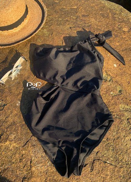 Đồ bơi nữ Monokini lệch cột vai khoét eo màu đen P2P Bikini Thương hiệu đồ bơi nữ đồ bơi