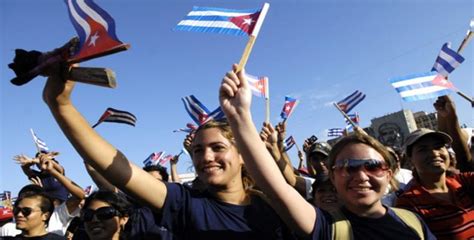 Radio Habana Cuba M S De Mil J Venes Cubanos Cerrar N Desfile Del