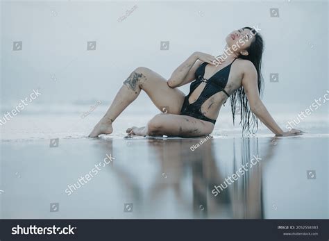 Baliindonesiasaturday Balinese Woman Bikini On Beach Stock Photo 2052558383 Shutterstock