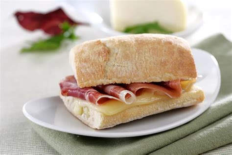 Montadito caliente de queso con jamón Gurmé