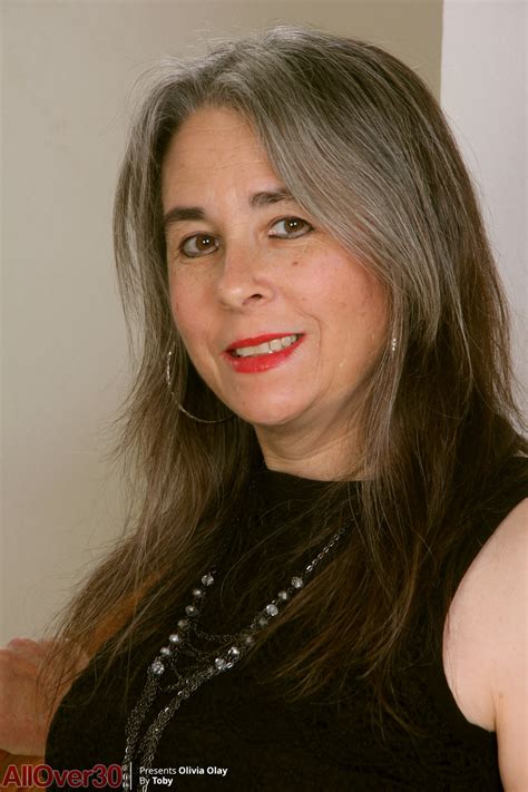 Mature Lady Olivia Olay Strips Fully Naked Spreads Her Hairy Pussy CoedCherry