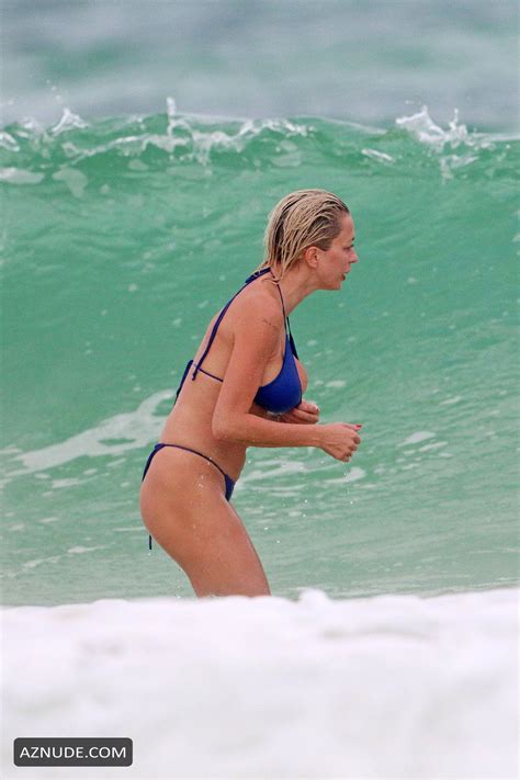 Caroline Vreeland Suffers An Unfortunate Bikini Malfunction While On Holiday In Tulum Mexico