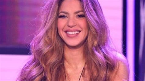 Shakira With A Semi Nude Bust In A Revealing Top And Suspenders Pants Set The Famous Show On