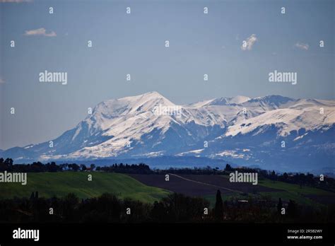 Monte Vettore With Snow Stock Photo Alamy