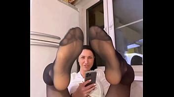 Brunette Shows Her Feet In Black Pantyhose And Stockings XNXX