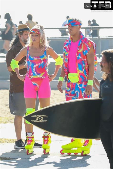 Margot Robbie Sexy Seen Flaunting Her Hot Figure On The Set Of Barbie At Venice Beach Aznude