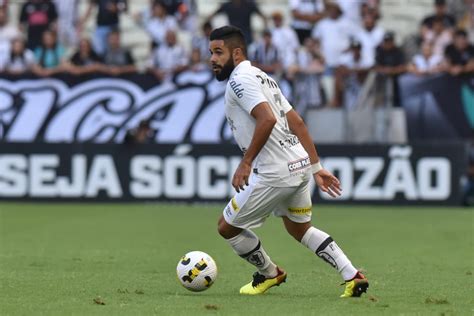 Felipe Jonatan Deixa O Campo Com Dores Na Coxa E Será Reavaliado No