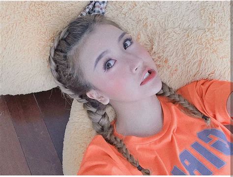 Trong Khi C Th Gi I Thi Nhau Sexy Th Hot Girl N Y V N Ghi I M B I S D Th Ng V Ng T