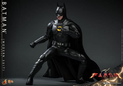 Galer A Imagen De La Figura De Hot Toys De Batman A Escala