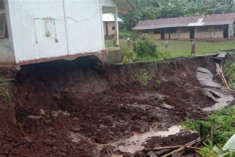 BPBD Bangunan Sekolah Di Pulau Adonara Rusak Akibat Longsor ANTARA News