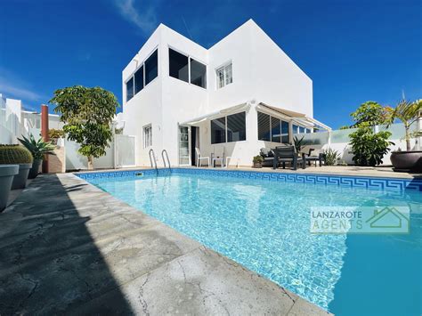 Villas in Canary Islands - Lanzarote Agents SL