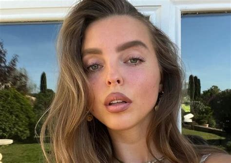 Vlaamse Babe Der Babes Luna Stevens Gaat Uit De Kleren En Deelt Zalig Filmpje