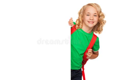 Petite Fille Blonde Au dessus De Panneau D affichage Vide Image stock Image du étude femelle