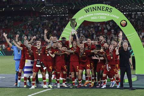 L AS Roma Presenta Finalmente Il Premio Italiano Con Conference League