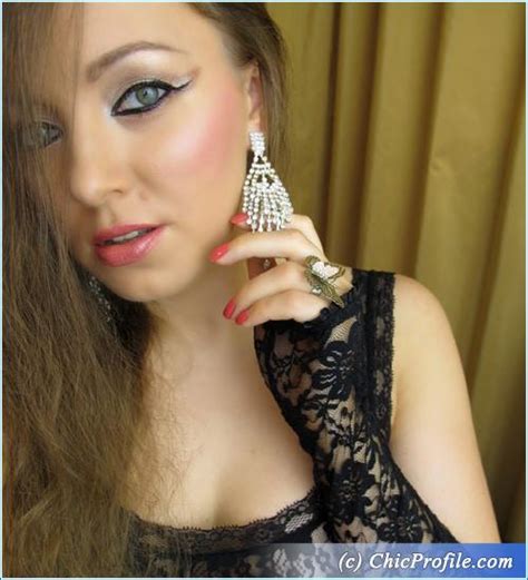 Black Eyeliner Meets Nude Eyeshadows Beauty Trends And Latest Makeup Collections Chic Profile