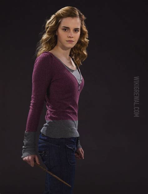 25 Stunning Emma Watson Hot Pics You Cant Miss Page 26 Of 43 WikiGrewal