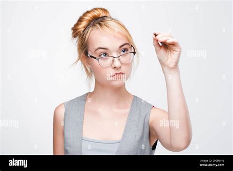 Dessin De Fille Blonde A Lunettes Banque De Photographies Et Dimages Haute R Solution Alamy